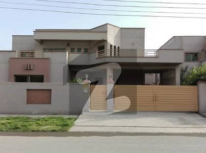 عسکری 11 ۔ سیکٹر بی عسکری 11,عسکری,لاہور میں 4 کمروں کا 1 کنال مکان 8.1 کروڑ میں برائے فروخت۔