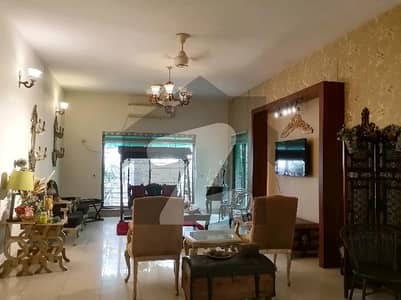 عسکری 11 ۔ سیکٹر بی عسکری 11,عسکری,لاہور میں 4 کمروں کا 1 کنال مکان 8.1 کروڑ میں برائے فروخت۔