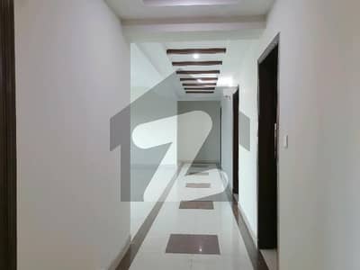 عسکری 11 ۔ سیکٹر بی اپارٹمنٹس عسکری 11,عسکری,لاہور میں 3 کمروں کا 10 مرلہ فلیٹ 3.1 کروڑ میں برائے فروخت۔