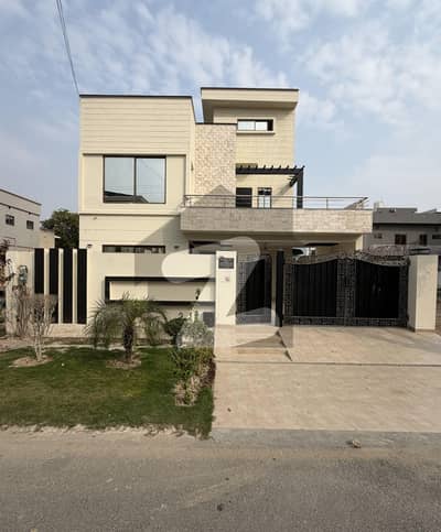 10 Marla Beautiful Slightly Used House For Sale in Central Park Lahore