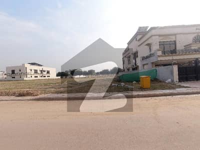 بحریہ ٹاؤن فیز 8 - کلب سٹی بحریہ ٹاؤن فیز 8,بحریہ ٹاؤن راولپنڈی,راولپنڈی میں 1 کنال رہائشی پلاٹ 1.5 کروڑ میں برائے فروخت۔ بحریہ ٹاؤن فیز 8 - کلب سٹی بحریہ ٹاؤن فیز 8,بحریہ ٹاؤن راولپنڈی,راولپنڈی میں 1 کنال رہائشی پلاٹ 1.5 کروڑ میں برائے فروخت۔