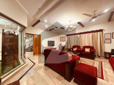 ڈی ایچ اے فیز 2 ڈیفنس (ڈی ایچ اے),لاہور میں 5 کمروں کا 1 کنال مکان 6.45 کروڑ میں برائے فروخت۔