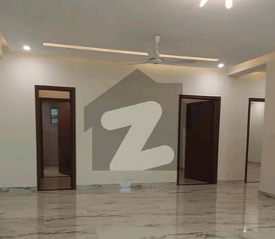 عسکری 11 - سیکٹر ڈی عسکری 11,عسکری,لاہور میں 3 کمروں کا 10 مرلہ فلیٹ 4.1 کروڑ میں برائے فروخت۔