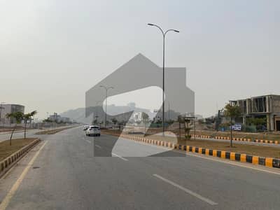 ڈی ایچ اے فیز 4 - سیکٹر بی ڈی ایچ اے ڈیفینس فیز 4,ڈی ایچ اے ڈیفینس,اسلام آباد میں 1 کنال رہائشی پلاٹ 2.6 کروڑ میں برائے فروخت۔