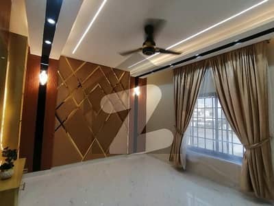 ایل ڈی اے ایوینیو لاہور میں 5 کمروں کا 10 مرلہ مکان 4.0 کروڑ میں برائے فروخت۔