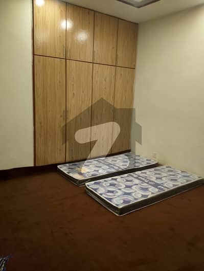 بینکرس ایوینیو کوآپریٹو ہاؤسنگ سوسائٹی لاہور میں 2 کمروں کا 5 مرلہ زیریں پورشن 40.0 ہزار میں کرایہ پر دستیاب ہے۔