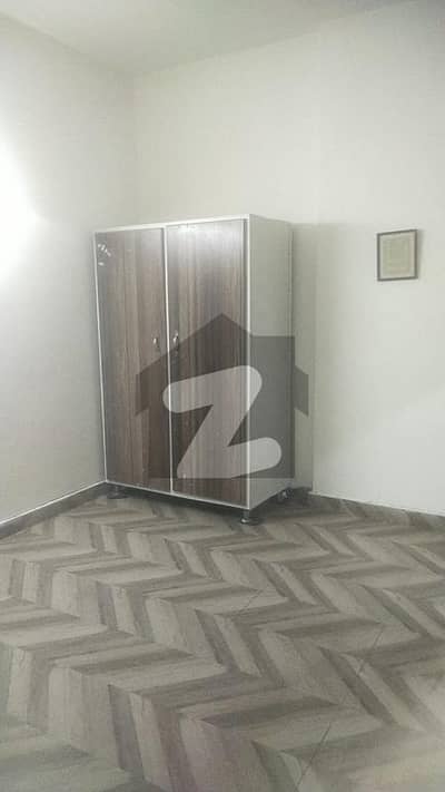 فیصل ٹاؤن لاہور میں 3 کمروں کا 10 مرلہ بالائی پورشن 75.0 ہزار میں کرایہ پر دستیاب ہے۔