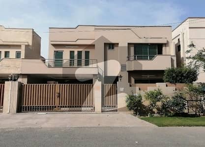 عسکری 11 ۔ سیکٹر بی عسکری 11,عسکری,لاہور میں 4 کمروں کا 10 مرلہ مکان 4.7 کروڑ میں برائے فروخت۔