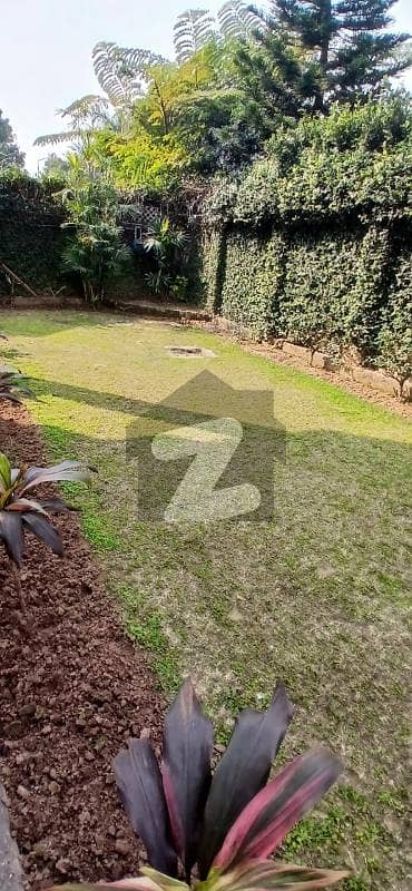 ایف ۔ 10 اسلام آباد میں 8 کمروں کا 1 کنال مکان 6.0 لاکھ میں کرایہ پر دستیاب ہے۔