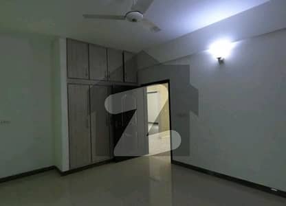 عسکری 10 عسکری,لاہور میں 4 کمروں کا 12 مرلہ فلیٹ 4.15 کروڑ میں برائے فروخت۔