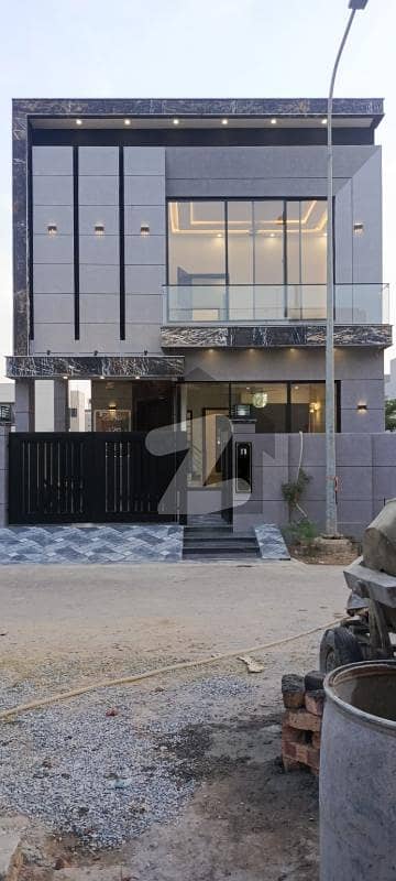 05 Marla Modern House Available for Rent in DHA 9 Town Lahore