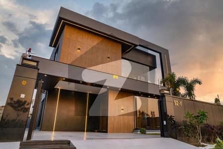 1 KANAL BRAND NEW HOUSE FACING PARK MCHDONAL FOR SALE 1 KANAL BRAND NEW HOUSE FACING PARK MCHDONAL FOR SALE