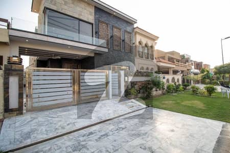 ڈی ایچ اے فیز 5 ڈیفنس (ڈی ایچ اے),لاہور میں 4 کمروں کا 10 مرلہ مکان 4.45 کروڑ میں برائے فروخت۔