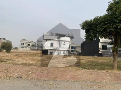 ڈی ایچ اے فیز 4 - سیکٹر اے ڈی ایچ اے ڈیفینس فیز 4,ڈی ایچ اے ڈیفینس,اسلام آباد میں 1 کنال رہائشی پلاٹ 2.8 کروڑ میں برائے فروخت۔