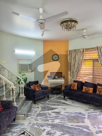 BEAUTIFUL 10 MARLA HOUSE GROUND PORTION FOR RENT