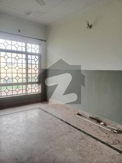 BEAUTIFUL 10 MARLA HOUSE GROUND PORTION FOR RENT