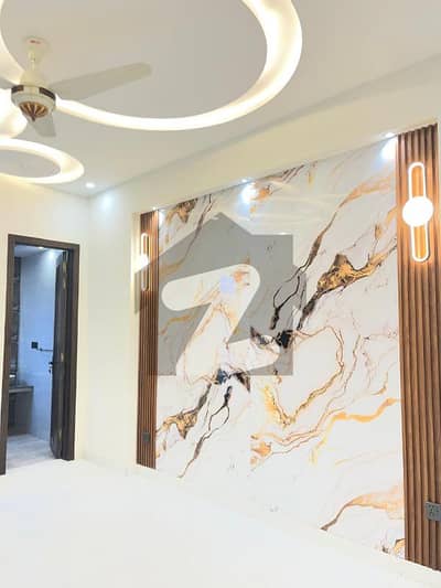 10 Marla Beautiful House for Sale in M2A