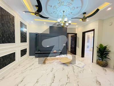 پیراگون سٹی لاہور میں 4 کمروں کا 10 مرلہ مکان 4.95 کروڑ میں برائے فروخت۔