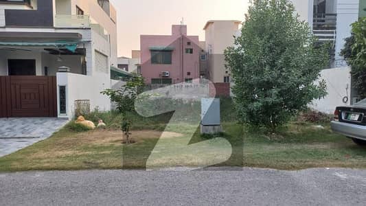 بحریہ ٹاؤن فیز 6 بحریہ ٹاؤن راولپنڈی,راولپنڈی میں 11 مرلہ رہائشی پلاٹ 2.7 کروڑ میں برائے فروخت۔