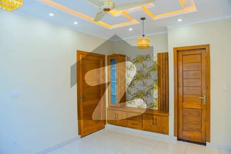 جی ۔ 13 اسلام آباد میں 5 کمروں کا 4 مرلہ مکان 1.2 لاکھ میں کرایہ پر دستیاب ہے۔