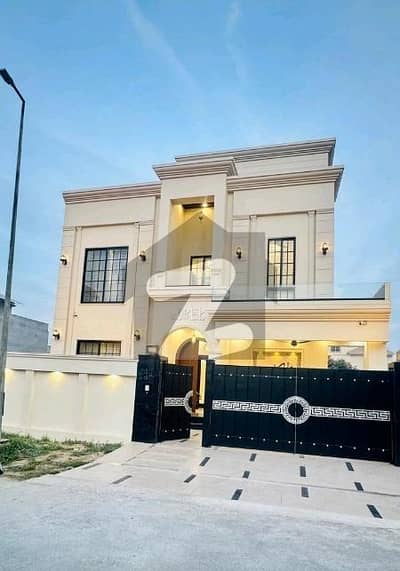 سٹی ہاؤسنگ سوسائٹی گوجرانوالہ میں 5 کمروں کا 10 مرلہ مکان 3.9 کروڑ میں برائے فروخت۔