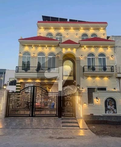 سٹی ہاؤسنگ سوسائٹی گوجرانوالہ میں 5 کمروں کا 10 مرلہ مکان 4.5 کروڑ میں برائے فروخت۔