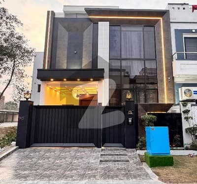 سٹی ہاؤسنگ سوسائٹی گوجرانوالہ میں 4 کمروں کا 5 مرلہ مکان 2.4 کروڑ میں برائے فروخت۔