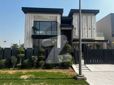 ڈی ایچ اے فیز 7 ڈیفنس (ڈی ایچ اے),لاہور میں 5 کمروں کا 1 کنال مکان 9.95 کروڑ میں برائے فروخت۔