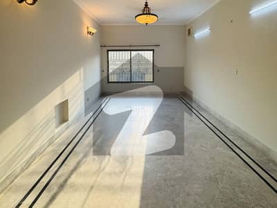 آئی ۔ 8/4 آئی ۔ 8,اسلام آباد میں 3 کمروں کا 14 مرلہ زیریں پورشن 1.7 لاکھ میں کرایہ پر دستیاب ہے۔