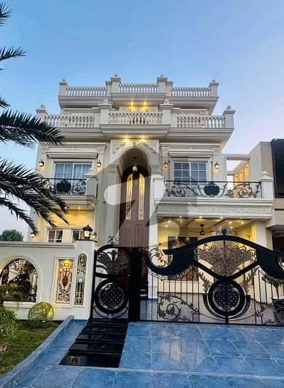 سٹی ہاؤسنگ سوسائٹی گوجرانوالہ میں 5 کمروں کا 10 مرلہ مکان 5.25 کروڑ میں برائے فروخت۔