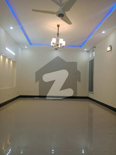 ڈی ۔ 12 اسلام آباد میں 5 کمروں کا 10 مرلہ مکان 2.65 لاکھ میں کرایہ پر دستیاب ہے۔