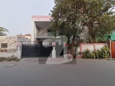 الطاف ٹاؤن ملتان میں 4 کمروں کا 10 مرلہ مکان 13.0 کروڑ میں برائے فروخت۔