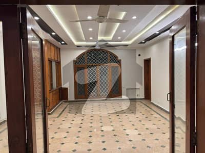 ایف ۔ 7/1 ایف ۔ 7,اسلام آباد میں 3 کمروں کا 1 کنال بالائی پورشن 3.5 لاکھ میں کرایہ پر دستیاب ہے۔