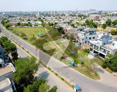 لیک سٹی - سیکٹر M7 - بلاک اے لیک سٹی ۔ سیکٹرایم ۔ 7,لیک سٹی,رائیونڈ روڈ,لاہور میں 7 مرلہ رہائشی پلاٹ 1.6 کروڑ میں برائے فروخت۔