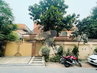 مرغزار آفیسرز کالونی لاہور میں 7 کمروں کا 1 کنال مکان 5.95 کروڑ میں برائے فروخت۔ مرغزار آفیسرز کالونی لاہور میں 7 کمروں کا 1 کنال مکان 5.95 کروڑ میں برائے فروخت۔