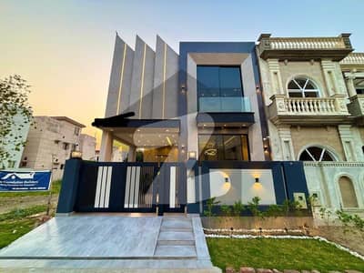 بحریہ ٹاؤن سیکٹر ای بحریہ ٹاؤن,لاہور میں 3 کمروں کا 5 مرلہ مکان 80.0 ہزار میں کرایہ پر دستیاب ہے۔