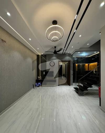 بحریہ ٹاؤن ۔ بلاک بی بی بحریہ ٹاؤن سیکٹرڈی,بحریہ ٹاؤن,لاہور میں 3 کمروں کا 5 مرلہ مکان 2.07 کروڑ میں برائے فروخت۔