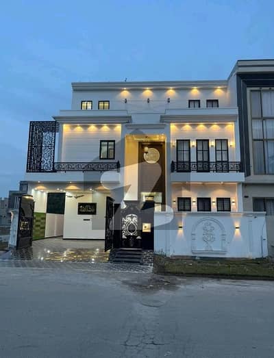 سٹی ہاؤسنگ سوسائٹی گوجرانوالہ میں 5 کمروں کا 12 مرلہ مکان 4.85 کروڑ میں برائے فروخت۔