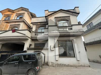 نیو لالہ زار راولپنڈی میں 4 کمروں کا 6 مرلہ مکان 3.5 کروڑ میں برائے فروخت۔