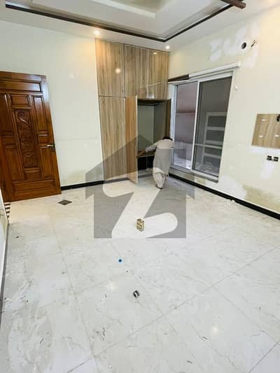 جوہر ٹاؤن فیز 2 جوہر ٹاؤن,لاہور میں 5 کمروں کا 5 مرلہ مکان 1.3 لاکھ میں کرایہ پر دستیاب ہے۔