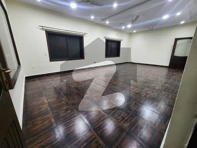 ایف ۔ 8 اسلام آباد میں 3 کمروں کا 1 کنال بالائی پورشن 2.3 لاکھ میں کرایہ پر دستیاب ہے۔