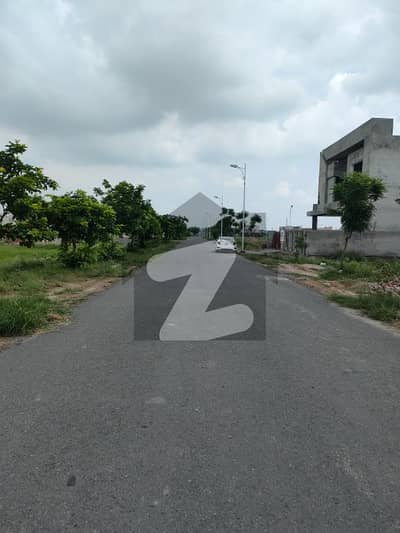 Ideal Location For Future Living Near 150' Road 65K Park - 2 Min Drive Raya Fairways Commercial - Rare Deal Ideal Location For Future Living Near 150' Road 65K Park - 2 Min Drive Raya Fairways Commercial - Rare Deal