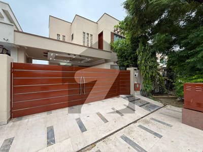 Luxury Living: 10 Marla Modern Residence DHA Phase 5, Block A