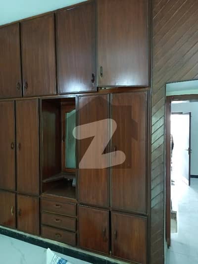 آئی ۔ 8 اسلام آباد میں 4 کمروں کا 14 مرلہ بالائی پورشن 1.9 لاکھ میں کرایہ پر دستیاب ہے۔