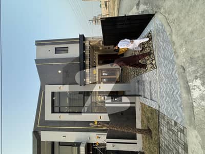 سینٹرل پارک ۔ بلاک اے1 سینٹرل پارک ہاؤسنگ سکیم,لاہور میں 3 کمروں کا 5 مرلہ مکان 2.5 کروڑ میں برائے فروخت۔