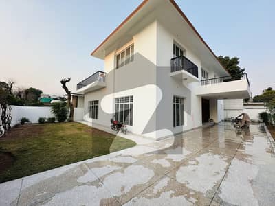 ایف ۔ 8 اسلام آباد میں 4 کمروں کا 1 کنال مکان 4.5 لاکھ میں کرایہ پر دستیاب ہے۔