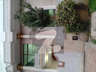 جی ۔ 11/1 جی ۔ 11,اسلام آباد میں 4 کمروں کا 8 مرلہ مکان 6.5 کروڑ میں برائے فروخت۔