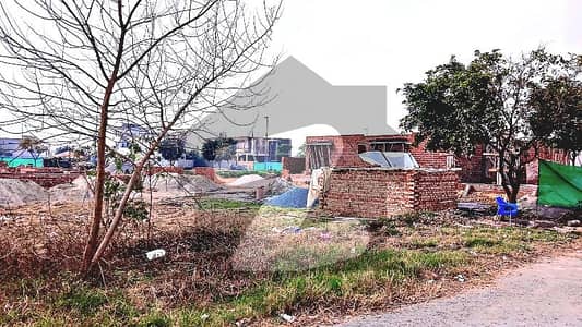 20+20 Marla Pair Available Back Of Main Road Sarrounding Houses Available For Pls Contact For Any Requirement InshaAllah Fair Deal