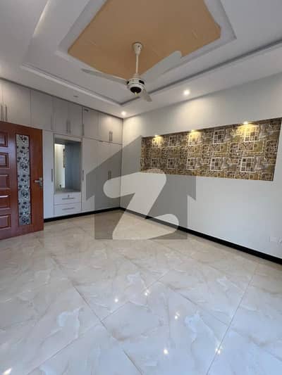 بحریہ ٹاؤن فیز 8 بحریہ ٹاؤن راولپنڈی,راولپنڈی میں 5 کمروں کا 12 مرلہ مکان 1.5 لاکھ میں کرایہ پر دستیاب ہے۔ بحریہ ٹاؤن فیز 8 بحریہ ٹاؤن راولپنڈی,راولپنڈی میں 5 کمروں کا 12 مرلہ مکان 1.5 لاکھ میں کرایہ پر دستیاب ہے۔