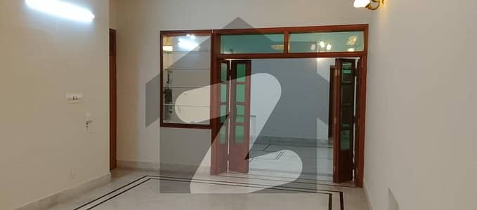 آئی ۔ 8 اسلام آباد میں 3 کمروں کا 14 مرلہ بالائی پورشن 1.75 لاکھ میں کرایہ پر دستیاب ہے۔